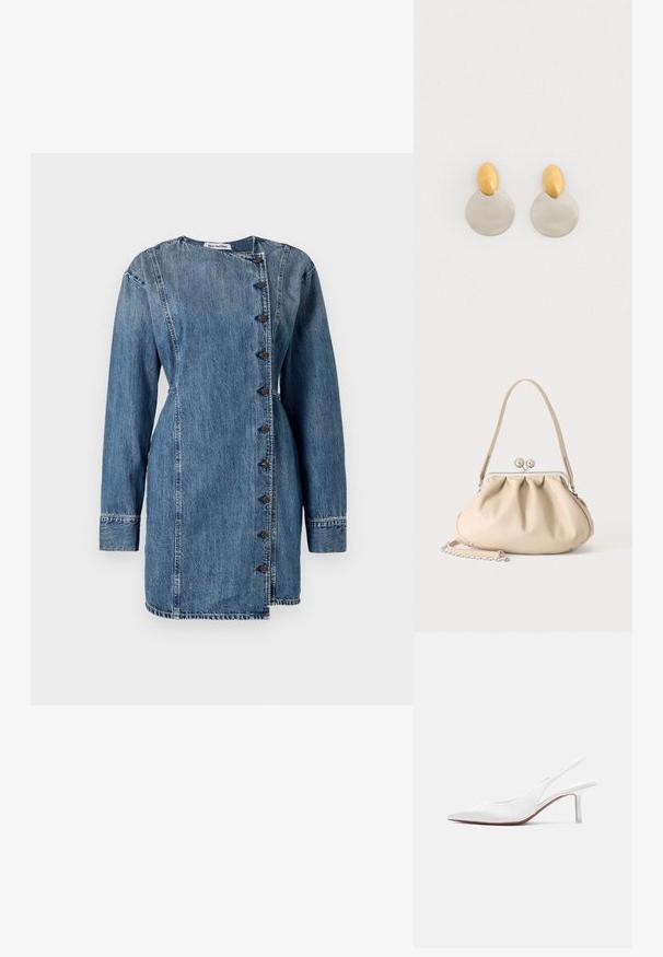 Denimkleit pikkade varrukatega, kõrge krae ja ebatasase nööbiga sulgemine. Omab keskmise sinise pesu, kerge tekstuuri ja kohandatud lõiget.; Valge nahast naiste slingback-tüüpi jalanõu, terava ninaotsaga, madala kitsa kontsaga ja väikese dekoratiivse lipsuga peal, esitatud külgvaates.; Beež pehme nahast käekott hõbedase metallraami klambriga, ühe õlarihma ja valikulise kettpaelaga valgel taustal.; Kuld- ja hõbedametallist kõrvarõngad, millel on ümar diskipõhi ja ovaalne pealmine osa, sile tekstuur ja poleeritud viimistlus.