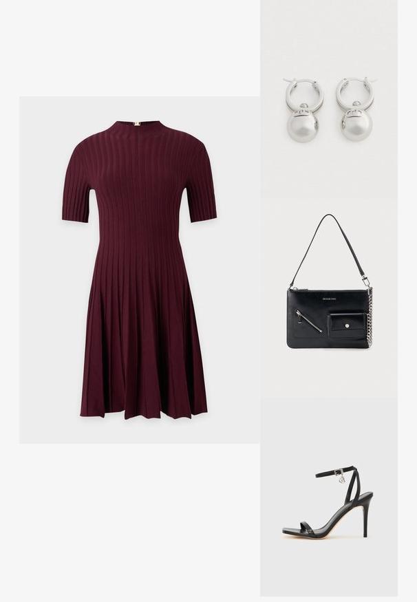 Robe bordeaux mi-longue à manches courtes avec motif en maille côtelée verticale et col montant sur fond uni.; Sandale à talon haut noire avec une bride étroite à la cheville, bout carré, cuir lisse et accent de boucle métallique.; Sac à bandoulière en cuir noir Michael Kors avec fermeture éclair supérieure, poche avant zippée en diagonale, poche à rabat avec bouton-pression et détail en chaîne argentée.; Une paire de boucles d'oreilles créoles en argent poli, chacune ornée d'un charme en forme de boule ronde en argent suspendu en bas.
