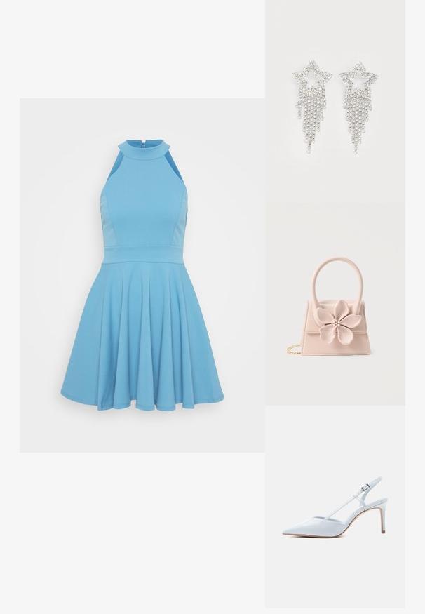 Vestido sin mangas de color azul claro con un escote alto, cuerpo ajustado y falda acampanada. Confeccionado con una tela suave y un diseño plisado.; Zapato de tacón esbelto de altura media en piel sintética blanca con punta puntiaguda y talón descubierto con tira delgada sobre un fondo neutro.; Bolso pequeño de color rosa pálido con una gran decoración de flor que presenta un centro de perlas y pedrería, asa superior y correa de cadena dorada.; Pendientes en forma de estrella con strass y detalles de flecos en cascada, con un tono plateado y una superficie brillante y reflectante. Forma de estrella con un diseño intrincado.