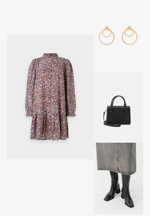 Vestido con estampado de leopardo, cuello tipo camisa, frente abotonado, mangas largas abullonadas y un dobladillo con volantes en capas. Confeccionado en una tela ligera de color rosa y azul marino.; Botas negras hasta la rodilla de cuero liso con punta cuadrada y tacón cuadrado. Llevadas con una falda de mezclilla gris con dobladillo desflecado.; Bolso estructurado negro de cuero con un asa superior, correa de hombro desmontable y un detalle de tapa en la parte frontal. Acentos en dorado.; Pendientes de aro en tono dorado que presentan dos círculos entrelazados con un acabado texturizado. Diseñados con un respaldo liso y seguro.