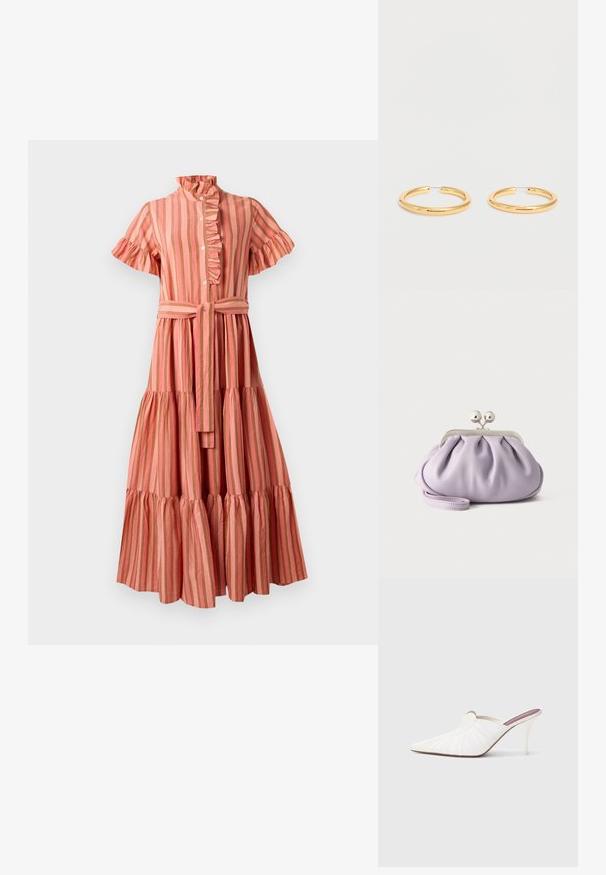 Vestido midi a rayas en rosa y beige, con un cuello rizado, mangas cortas, cierre de botones en la parte delantera y cintura ceñida con un falda de volantes.; Mules blancos con punta afilada, textura plisada en la parte superior y un tacón de aguja delgado. Superficie lisa y diseño minimalista.; Bolso de mano suave de lavanda con tela recogida, cierre de beso plateado y correa de muñeca a juego sobre un fondo liso y claro.; Par de pendientes de aro medianos de oro pulido con cierres de alambre delgado sobre un fondo blanco liso.