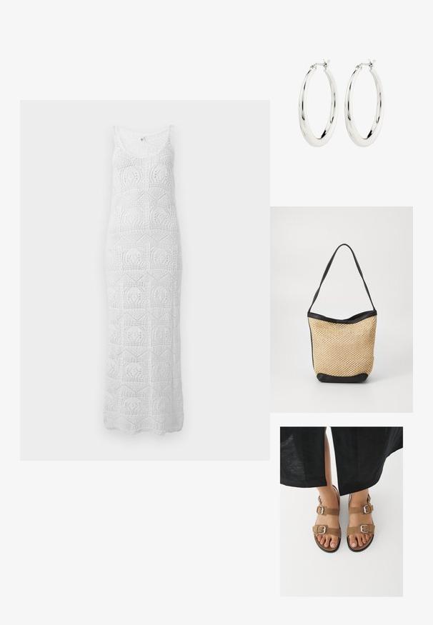 Witte mouwloze gehaakte maxi-jurk met ronde halslijn en geometrische kanten patronen over de hele jurk.; Voeten in bruine suède sandalen met zilverkleurige gespen, staand op een witte ondergrond, met zwarte broek zichtbaar boven de enkels.; Geweven stro on the tas met een natuurlijke textuur, accentueert door een zwarte faux leren rand en schouderband; open-top ontwerp.; Zilveren oorbellen in de vorm van een gladde, glanzende ring. Circulaire vorm, voorzien van een veilige sluiting. Eenvoudig en elegant ontwerp.
