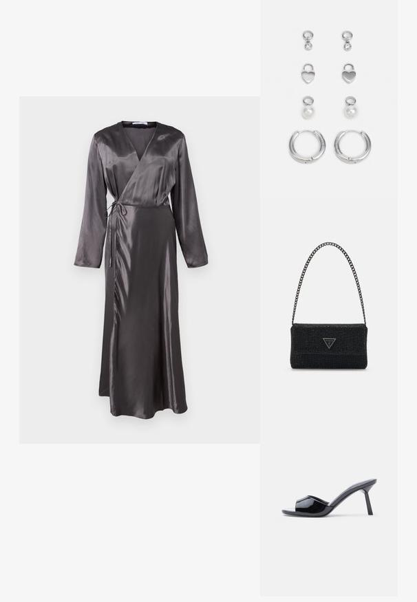 Vestido largo estilo envolvente en satén gris oscuro, con mangas largas, cintura con lazada y un dobladillo ligeramente acampanado para una silueta fluida.; Sandalias de tacón con punta abierta de charol negro, con un diseño superior curvado y tacón de aguja cónico. Acabado liso y brillante.; Bolso de mano negro con perlas, con una superficie texturizada, que presenta una correa de cadena y una placa de logotipo triangular en la parte frontal. Forma rectangular compacta.; Tres pares de pendientes de plata: aros cortos con piedras transparentes, charms en forma de corazón y pendientes grandes de aro con un acabado texturizado.