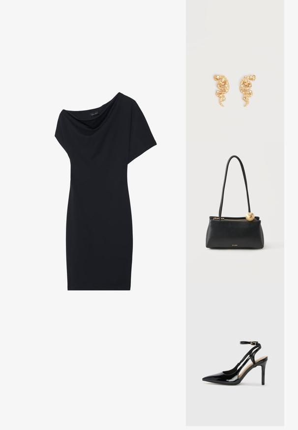 Robe noire avec un col drapé, des manches courtes et une silhouette ajustée. Fabriquée en tissu lisse, avec un design minimaliste.; Escarpin en cuir verni noir à talon haut, avec un bout pointu, une bride réglable à la cheville et des côtés ouverts. Texture lisse.; Sac à main rectangulaire en cuir noir avec longues anses, fermeture éclair dorée, breloque sphérique dorée et petit logo ALDO au centre avant.; Boucles d'oreilles en forme de serpent ton or ornées de petits cristaux clairs sur un fond clair uni.
