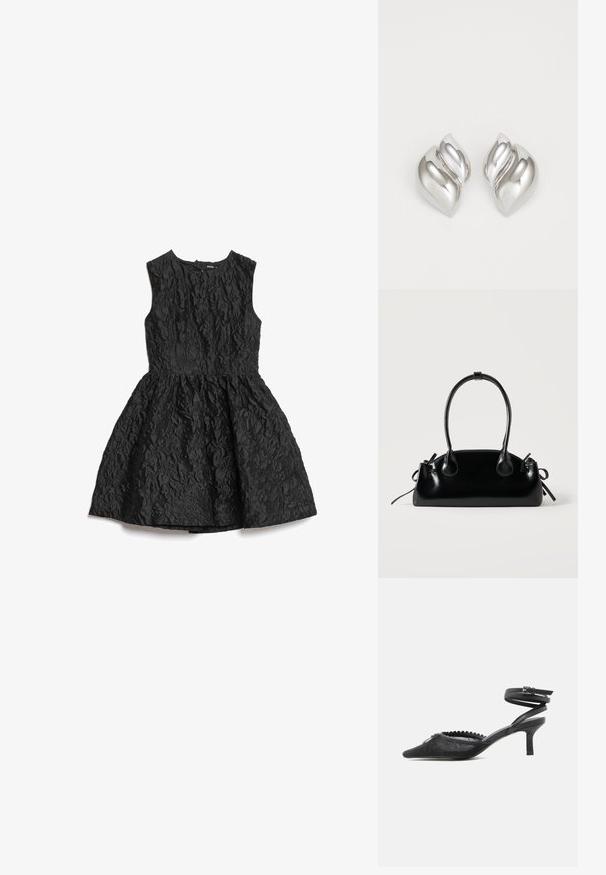 Vestido negro sin mangas con un patrón floral texturizado, corsé ajustado y falda acampanada. Acentos de costura visibles y cierre en la parte posterior.; Tacón kitten negro de punta puntiaguda con parte superior de encaje, borde festoneado y correa de tobillo envolvente con cierre de hebilla.; Pequeño bolso negro brillante con dos asas largas y detalles de cordón lateral sobre un fondo claro liso.; Pendientes de plata con una forma orgánica y abstracta. Superficie lisa y brillante con un diseño cónico. Presentan suaves curvas y un detalle de línea central.