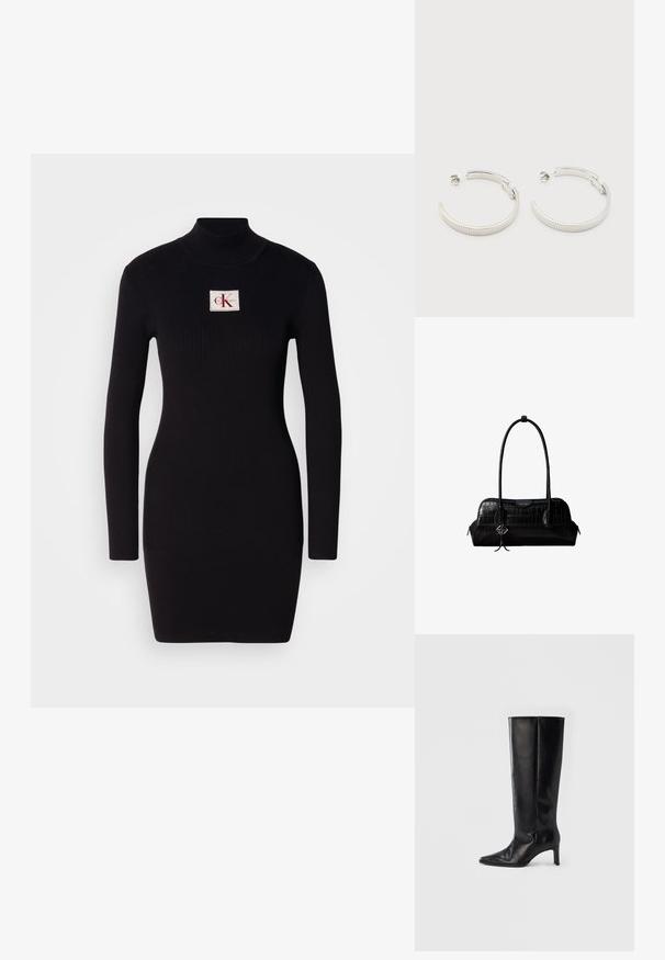Schwarzes, geripptes Langarmkleid mit hohem Kragen und rechteckigem Calvin Klein-Logo-Patch auf der Vorderseite. Einfaches, figurbetontes Design.; Schwarze kniehohe Stiefel aus glattem Leder, mit spitzer Zehenpartie und schlankem Absatz, ausgestattet mit einem anliegenden Schaft und minimalistischem Design.; Schwarze Umhängetasche aus krokodilstrukturiertem Leder mit langen Riemen und einem kleinen silbernen Logocharm an einem Riemen.; Ohrstecker in Silberoptik, halbkreisförmig mit geriffelter Textur und Steckverschlüssen, auf weißem Hintergrund.