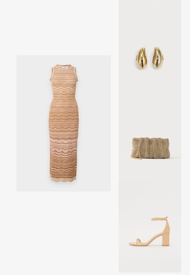 Robe longue en maille sans manches avec des rayures ondulées aux tons terreux beige, marron et rose clair, avec un col rond.; Sandales à talons en cuir verni nude avec un orteil carré, une sangle à la cheville et un talon bloc chunky. Texture lisse et détails de design minimalistes.; Petit sac pochette en maille dorée avec un design froncé et une bandoulière chaîne dorée partiellement visible sur un fond blanc uni.; Boucles d'oreilles en ton or avec un design fluide et courbé. Chaque boucle d'oreille présente une surface lisse et un petit fermoir avec un détail décoratif.