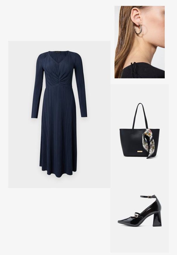 Robe bleu marine à manches longues avec une texture plissée, un décolleté en V, et un corsage froncé. Elle descend jusqu'à mi-mollet avec un ourlet droit.; Escarpins en cuir verni noir avec un bout pointu, deux sangles à la cheville, un talon carré et des accents de boucle dorée. Fini lisse et brillant.; Sac fourre-tout en cuir noir avec deux poignées, orné d'une écharpe en soie florale attachée à la poignée et d'un accent logo métallique à l'avant.; Boucle d'oreille en argent avec une finition polie, présentant de petits détails en or et de forme ronde, portée sur le lobe.
