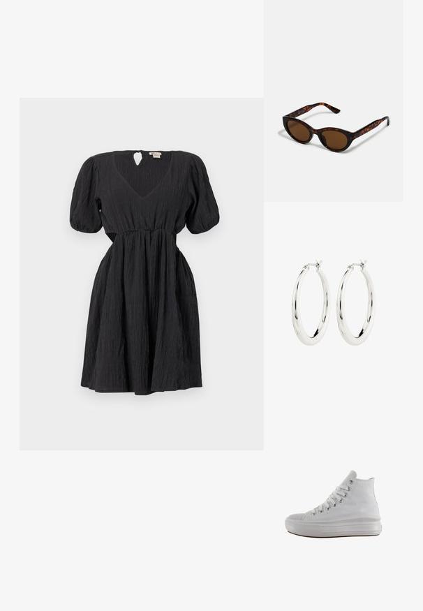 Schwarzes Kleid mit Puffärmeln, V-Ausschnitt und einem strukturierten Stoff. Verfügt über einen Taillengürtel und ein Schlüsselaugen-Detail am Rücken. Kurze Länge.; Weißer High-Top-Canvas-Sneaker mit weißen Schnürsenkeln, metallischen Ösen, dicker Gummisohle und strukturierter Zehenkappe, nach links auf weißem Hintergrund ausgerichtet.; Braune Schildpatt-Sonnenbrille mit einer Vintage-Cat-Eye-Form und braunen Gläsern. Verfügt über gebogene Bügel mit roten Akzenten.; Silberne Creolen mit einer glatten, glänzenden Oberfläche. Kreisform, ausgestattet mit einem sicheren Verschluss. Einfaches und elegantes Design.