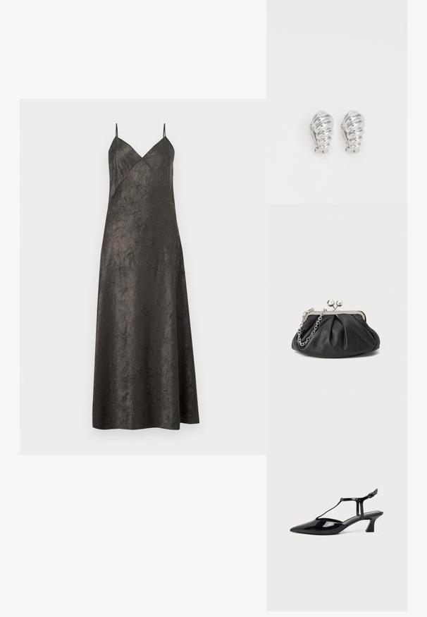 Robe maxi en satin noir froissé avec des fines bretelles spaghetti et un décolleté en V avec des panneaux avant superposés.; Chaussure slingback en cuir verni noir à bout pointu avec bride en T et petit talon bloc incliné sur fond blanc.; Porte-monnaie en cuir noir avec texture froncée, cadre en métal argenté, fermeture à verrouillage kiss-lock et bandoulière en chaîne. Surface lisse et douce.; Boucles d'oreilles en clip argentées avec un design en spirale, présentant une texture métallique lisse et des formes arrondies. Pas d'embellissements ou de motifs visibles.