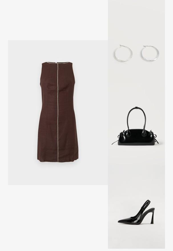 Robe marron foncé sans manches avec des détails de couture verticale beige au centre et autour de l'encolure ronde.; Escarpin en cuir verni noir à talon aiguille, à bout pointu, avec une sangle élastique double pour un maintien sécurisé. Surface lisse et brillante.; Petit sac à main noir brillant avec deux longues anses et des détails à cordon sur les côtés sur un fond clair uni.; Boucles d’oreilles créoles en métal argenté avec une surface lisse légèrement incurvée et des fermoirs à clapet sur un fond blanc uni.