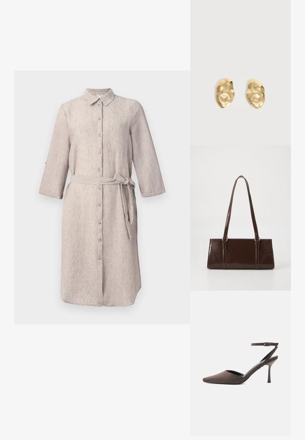 Hellbeige Leinenhemdkleid mit Kragen, langen Ärmeln, Knopfleiste und passendem Gürtel. Es hat eine einzelne Brusttasche.; Brauner Veloursleder-Pumps mit spitz zulaufender Spitze, dünnem Knöchelriemen und silberner Schnalle vor weißem Hintergrund.; Braune Lackleder-Handtasche in rechteckiger Form, mit zwei langen Griffen und subtilen, geschwungenen Akzenten auf der Vorderseite.; Paar glänzende, unregelmäßig geformte Ohrstecker aus Goldmetall mit zerknitterter, glatter Oberfläche auf schlichtem hellem Hintergrund.