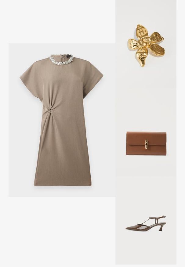 Robe taupe longueur genou avec manches courtes, détail nœud latéral et encolure ronde ornée de sequins argentés.; Chaussure slingback en cuir verni marron, bout pointu, petit talon kitten, fine bride en T et fermeture à boucle à la cheville.; Pochette en cuir marron avec une fermeture verticale dorée, forme rectangulaire et surface lisse texturée sur fond blanc.; Broche en or en forme de fleur avec cinq pétales courbés, dotée d'une finition brillante et d'un centre arrondi, mettant en valeur des textures lisses et réfléchissantes.