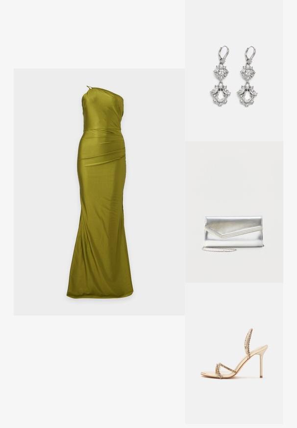 Longue robe en satin vert olive à encolure asymétrique, taille cintrée et subtil détail drapé, présentée sur un fond uni.; Sandale à talon haut dorée avec des fines brides ornées de petits strass sur fond blanc.; Pochette argentée brillante avec rabat style enveloppe et garniture décorative, petite bandoulière chaîne argentée, sur fond clair uni.; Boucles d'oreilles en métal argenté ornées de plusieurs pierres précieuses en cristal transparent en forme de goutte et de marquise, avec des fermoirs à levier et des détails complexes.
