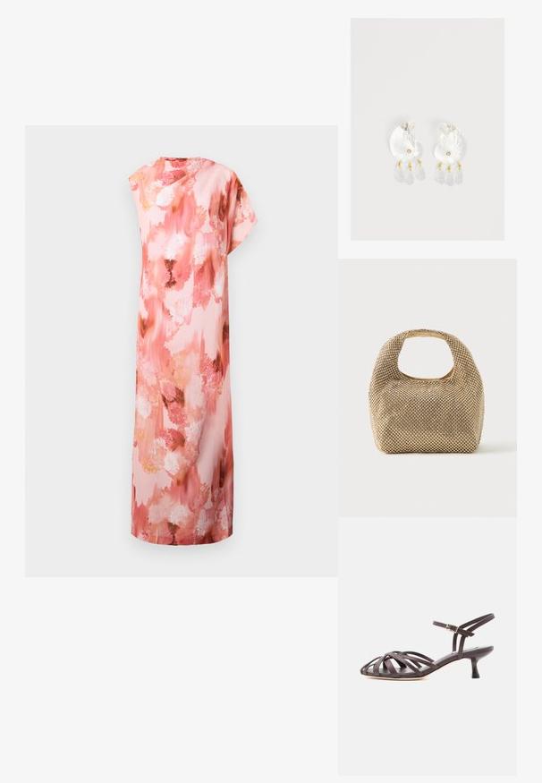 Florale maxi-jurk in zachte roze en perzische tinten, met een abstract aquarelpatroon, korte mouwen en een ontspannen silhouet.; Donkerbruine leren sandaal met bandjes en kitten heel, verstelbare gesp rond de enkel, op witte achtergrond.; Kleine handtas in goudkleur, bedekt met glanzende ronde studs, met een kort handvat en een rechthoekige uitsnede aan de bovenkant.; Duidelijke hars oorbellen in schelpvorm met kleine gouden accenten en drie hangende doorschijnende druppelvormige bedels aan elk oorbel.