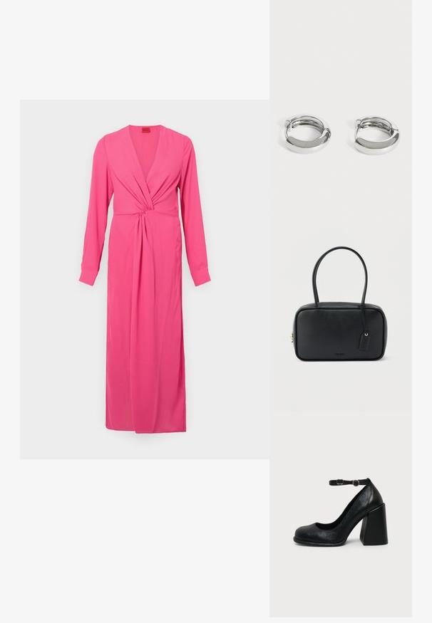 Vestido rosa de manga larga con escote en V profundo, detalle a modo de torción en la cintura y una silueta alargada que llega hasta el suelo. Textura de tela suave.; Zapato negro de cuero con tacón alto, punta redondeada y correa ajustable en el tobillo con hebilla dorada sobre fondo liso claro.; Bolso rectangular negro con asas dobles redondeadas, cremallera dorada y logo "HUGO" en relieve en el frente con etiqueta de cuero adjunta.; Par de pequeños pendientes de aro plateados brillantes con superficies lisas y redondeadas sobre un fondo blanco liso.