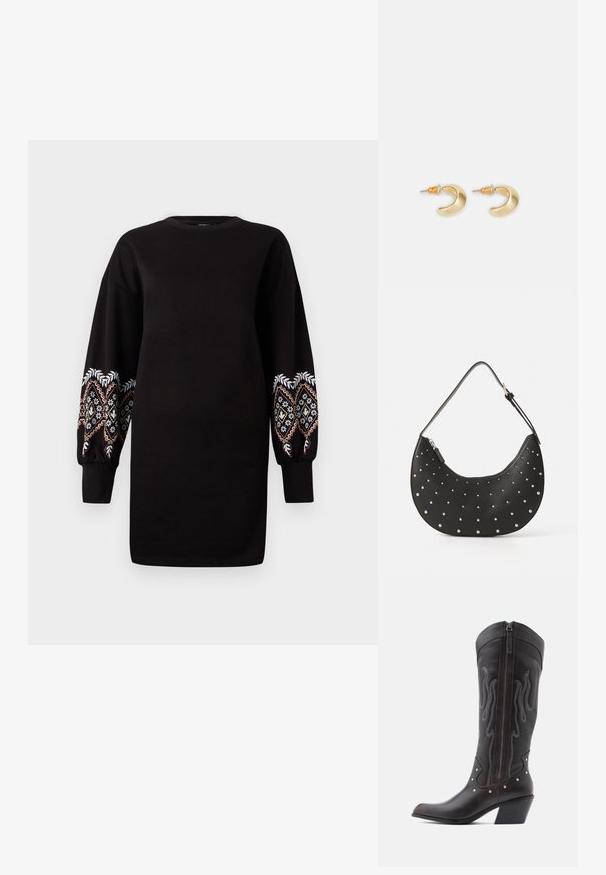 Zwarte sweatshirtjurk met lange, pofmouwen en ingewikkelde meerkleurige borduursels op de manchetten. Zachte stof, ronde halslijn.; Bruine leren cowboylaarzen met vlamstiksels, zijrits, zilveren studs, spits toelopende neus en gestapelde hak.; Zwarte leren handtas met een gebogen vorm, versierd met zilveren studs, voorzien van een ritssluiting en een enkele verstelbare schouderband.; Gouden halvmaanvormige oorbellen met een gladde afwerking, voorzien van oranje accenten bij de stekker en zilveren hardware.