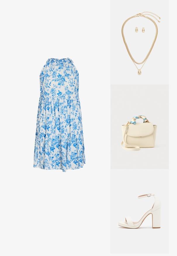 Bloemen-zomerjurk in lichtblauw en wit, met een halternek, gelaagde ruches en een comfortabele, losvallende pasvorm.; Witte hoge hak sandaal met enkelbandje, minimalistisch ontwerp, open teen, blokhak en gladde lederen textuur.; Crèmekleurige handtas met klapsluiting, afneembare schouderriem en gedraaide blauw-crèmekleurige bloemmotief stof gewikkeld rond het bovenste handvat.; Gouden sieradenset met een gelaagde ketting met een druppelvormige hanger en bijpassende studoorbellen, allemaal in een gepolijste afwerking.
