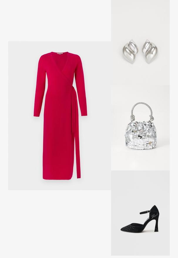 Diane von Furstenberg ASTRID WRAP DRESS - Hverdagskjole - pink; Sort ruskind højhælet sko med spids tå, ankelrem og nittet pynt foran; tekstureret hæl med blank accent.; Rund sølvfarvet håndtaske dækket af refleksive palietter, med et fletnet håndtag og et lille logo på fronten. Generelt glat tekstur.; Sølvøreringe med en organisk, abstrakt form. Glat, skinnende overflade med et tilspidset design. Har subtile kurver og en centrallinje detalje.