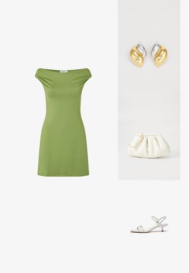 Robe verte à épaules dénudées en tissu doux et extensible. Design simple, silhouette ajustée et longueur mi-thigh. Texture lisse.; Sandalette blanche à lanières avec un petit talon, semelle plate et bride de cheville ajustable. Matériau lisse avec un design simple.; Sac à main en cuir blanc avec un design plissé, doté d'une bandoulière en chaîne dorée et d'une forme arrondie. Texture lisse avec des plis doux et sans motifs.; Boucles d'oreilles en métal doré et argenté avec une forme arrondie et courbée, présentant un design en forme de vague et une texture polie.