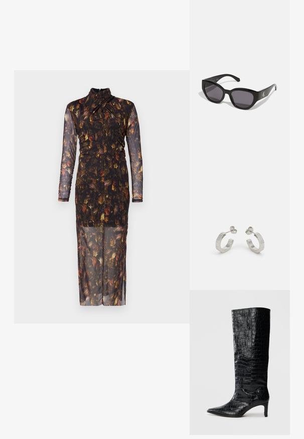 Langärmliges, transparentes Kleid mit floralem Muster in dunklen Tönen, das einen hohen Ausschnitt und Raffung entlang des Körpers für eine taillierte Silhouette aufweist.; Schwarze kniehohe Stiefel mit glänzender, krokodilgeprägter Textur, spitzer Zehenpartie und schmalem Absatz. Glattes synthetisches Material.; Schwarze Sonnenbrille mit einem schlanken, kantigen Design, dunklen Gläsern und einem kontrastierenden silbernen Logo an der Seite. Glatte Kunststoffoberfläche.; Silberne Metall-Hoops mit strukturiertem Design, ausgestattet mit einem kleinen Steckverschluss und Branding an einem Hoop. Abgerundete Form mit glänzender Oberfläche.
