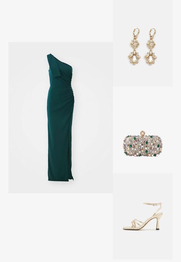 Einseitiges, langes Kleid in smaragdgrün mit Raffung und Seitenschlitz. Hergestellt aus glattem Stoff, mit einem taillierten Oberteil und schwingendem Rock.; Metallic gold Riemchen-Highheelsandalen mit quadratischer Zehenpartie, Fesselriemen und schmalem Absatz. Sie verfügen über eine glatte Textur und ein minimalistisches Design.; Rechteckige beige Clutch, verziert mit mehrfarbigen Edelsteinen in Grün, Pink, Lila, Weiß und Gold, mit einem goldenen Perlenverschluss oben.; Ohrringe mit Gold-Finish im Design eines Clusters, das runde und tropfenförmige klare Kristalle zeigt und aufwendige Details präsentiert.