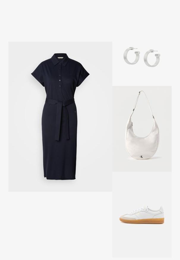 Marineblauwe polokleed gemaakt van een katoenmix, met korte mouwen, een kraag, knopen aan de voorkant en een bijpassende riem op de taille.; Witte leren sneaker met beige suède accenten, gumrubberen zool en vetersluiting. Heeft subtiele branding in goud.; Witte schoudertas in halve maanvorm met verstelbare band en zwart "cK" logo nabij het midden onderaan op een effen achtergrond.; Set zilveren oorringen met een geribbelde structuur en zeshoekige uiteinden, voorzien van rechte stekers voor doorboorde oren.