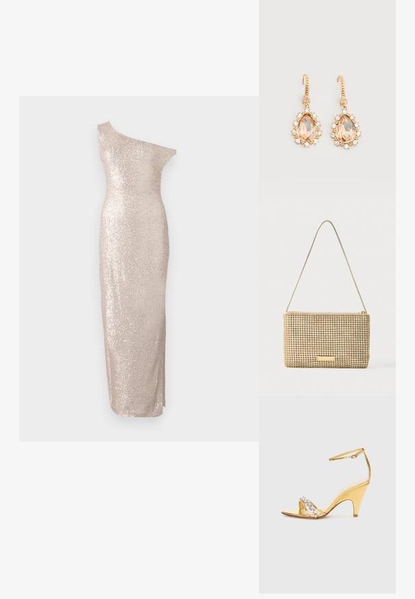 Knælang, one-shoulder kjole i lys beige med en tætsiddende silhuet, der har en paillet-tekstur og et strømlinet, lige design.; Guldhælede sandaler med et bånddesign, der har rhinestone-detaljer. Åben tå, justerbar ankelrem og en spids hæl.; Guldfarvet clutchtaske med rektangulært design, dækket af skinnende, sølvfarvede rhinsten. Har en tynd metallisk skulderrem og lynlåslukning.; Guld øreringe med kroge med store pæreformede ferskensten omgivet af små klare krystaller på en ensfarvet hvid baggrund.