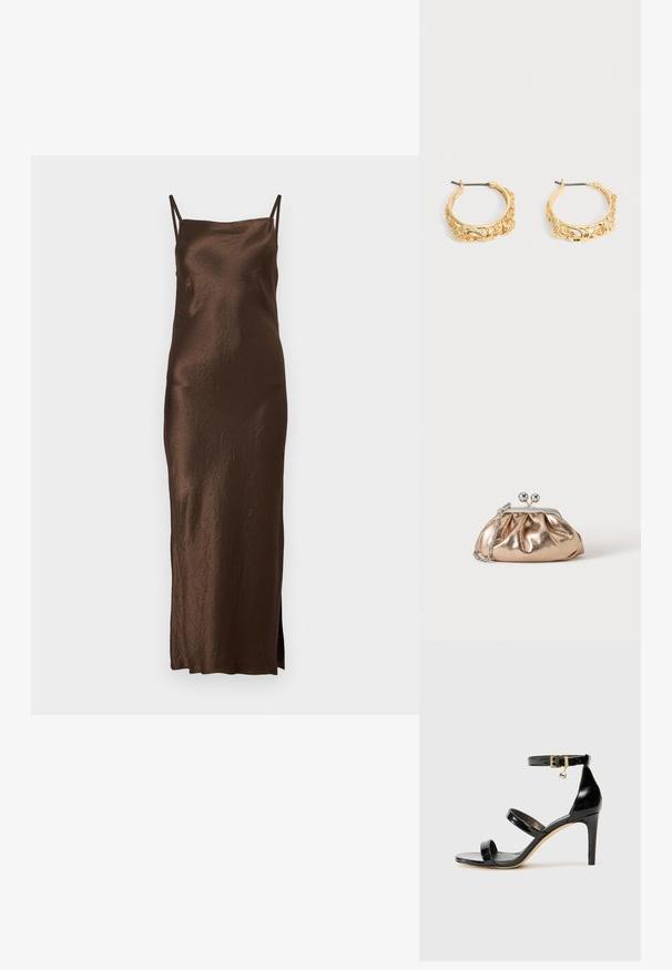 Braunes Satin-Maxikleid mit dünnen, verstellbaren Trägern, taillierter Silhouette und seitlichem Schlitz; verfügt über eine zerknitterte Textur für zusätzlichen Ausdruck.; Schwarze Lackleder-Sandale mit drei Riemen, Knöchelriemen und 10 cm hohen Stiletto-Absatz. Verfügt über goldfarbene Hardware-Details und ein Logo-Charm.; Kleine goldene Metallic-Clutch mit silbernem Verschluss und Kettengurt auf einfachem hellem Hintergrund.; Paar goldfarbene Creolen mit verziertem Blumen- und Blattrelief auf neutralem Hintergrund.
