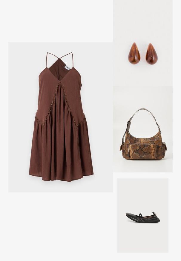 Vestido marrón sin mangas con un escote en V profundo, diseño plisado y detalles decorativos de ojales dorados a lo largo de las costuras. Tejido ligero.; Zapato plano de cuero negro con punta redonda, tira elástica en la parte superior y pequeño detalle de hebilla en el talón, mostrado de perfil sobre fondo blanco.; Bolso de mano con estampado de serpiente marrón, con una superficie texturizada, diseño curvado, una correa para el hombro y un bolsillo con cremallera en la parte frontal.; Paare de pendientes brillantes de color marrón en forma de lágrima con sutiles patrones más oscuros sobre un fondo blanco.