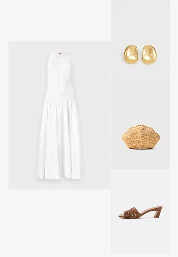 Weißes Maxikleid mit einem gerippten Oberteil und einem fließenden, gerafften Rock. Hergestellt aus leichtem Stoff, verfügt es über ein ärmelloses Design und einen runden Ausschnitt.; Brauner gewebter Open-Toe-Mule mit Blockabsatz und Slip-On-Design auf schlichtem weißen Hintergrund.; Gewebte Rattan-Handtasche in Form einer Jakobsmuschel mit natürlicher hellbrauner Farbe und abgerundeten, strukturierten Kanten.; Goldfarbene Ohrstecker mit einer glatten, runden Form und einer reflektierenden Oberfläche, die ein minimalistisches Design ohne sichtbare Muster zeigen.