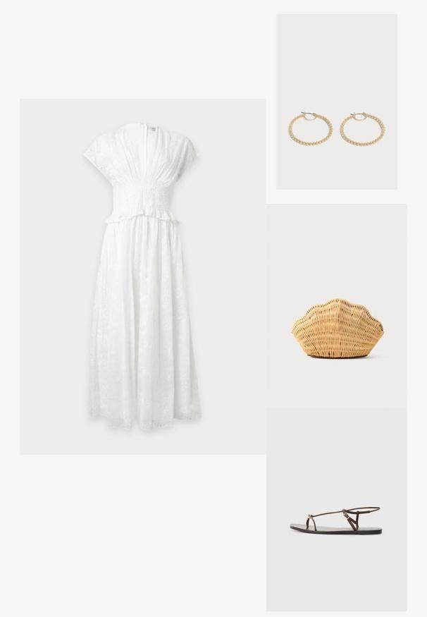 Robe midi blanche en dentelle ajourée avec manches courtes, décolleté en V profond, taille froncée et détail à volants à la taille.; Sandale en cuir marron avec des fines lanières, un accent circulaire doré et une semelle plate. Design minimaliste avec un détail de boucle réglable.; Sac à main en rotin tissé en forme de coquille Saint-Jacques de couleur brun clair naturel avec des bords arrondis et texturés.; Paire de boucles d'oreilles créoles en or de taille moyenne avec un design texturé et perlé sur un fond clair uni.