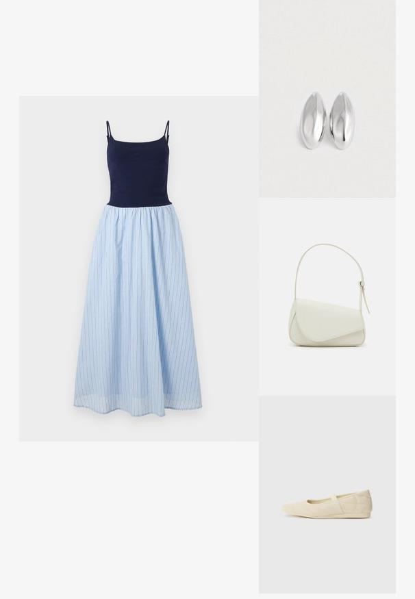 Ärmelloses Kleid mit einem enganliegenden marineblauen Oberteil und einem fließenden hellblauen gestreiften Rock. Der Rock hat vertikale Streifen und einen gerafften Taillenbund.; Beige Ballerinas aus glattem Leder mit mandelförmiger Zehenpartie und elastischem Riemen über dem Fußrücken, ausgestattet mit dezenten Nähtelementen.; Weiße Kunstleder-Handtasche mit einer strukturierten dreieckigen Form, einem verstellbaren Einzelgurt und einem Klappenverschluss mit geschwungenen Akzenten.; Ein Paar glatte, glänzende silberne ovalförmige Objekte, die nebeneinander auf einem schlichten weißen Hintergrund platziert sind.