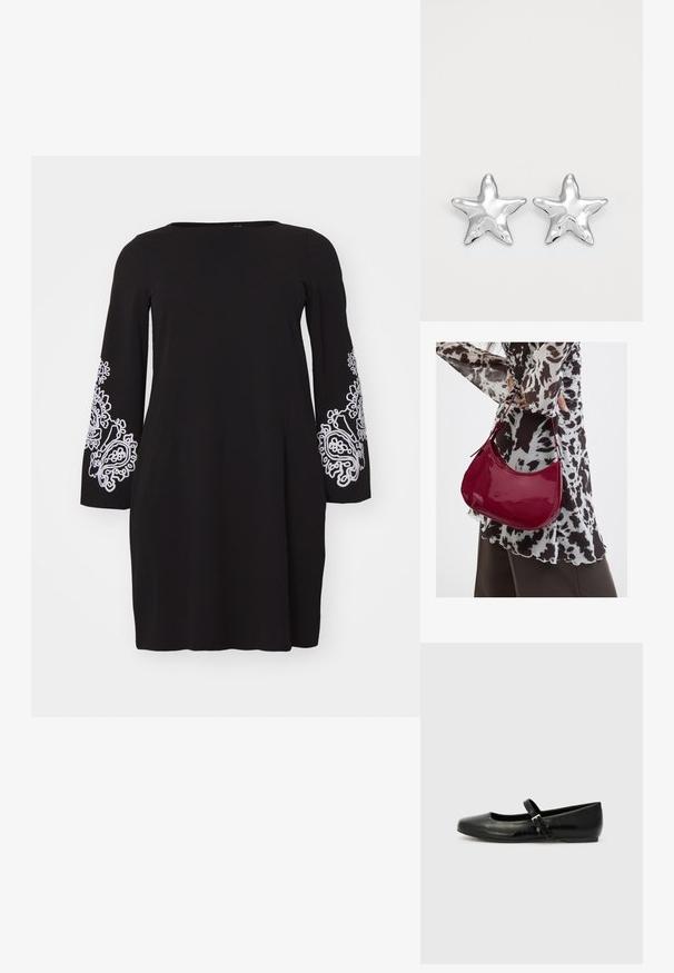 Vero Moda Curve VMCGIRA SHORT DRESS - Jerseykjole - black/white; Sorte læder balletflade med rund tå, flad sål og en tynd justerbar rem over svangen med en metalspænde.; Kvinde iført en sort- og hvidmønstret bluse, der holder en blank rød skuldertaske mod en ensfarvet baggrund.; Sølvstjernede øreringe med en poleret, blank overflade. Hver ørering har fem spidser og subtile teksturdetaljer på overfladen.