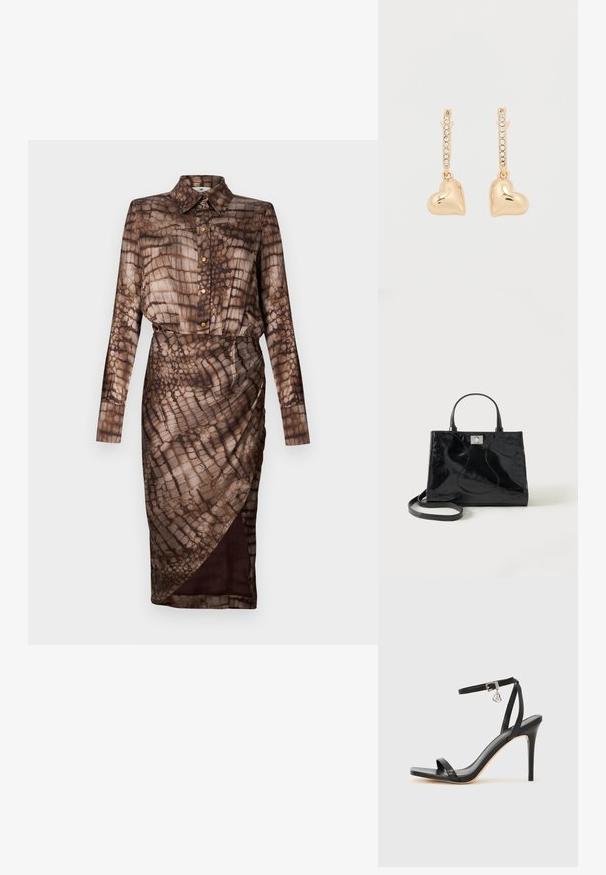 Robe marron à manches longues avec imprimé serpent, boutons dorés, col et jupe portefeuille avec fente frontale sur fond blanc.; Sandale à talon haut noire avec une bride étroite à la cheville, bout carré, cuir lisse et accent de boucle métallique.; Sac à main en cuir verni noir avec poignées arrondies, bandoulière détachable et fermeture à boucle argentée sur fond blanc uni.; Boucles d'oreilles en or avec pendentifs en forme de cœur, agrémentées d'une rangée de petits strass sur le cercle. Surface lisse et réfléchissante.