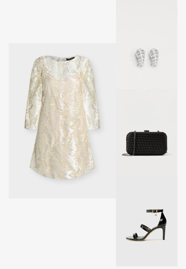 Robe longue crème et argentée à manches longues avec un motif métallique ondulé texturé et un col rond, conçue pour des occasions formelles.; Sandale en cuir verni noir avec trois brides, boucle de cheville et talon aiguille de 10 cm. Présente un détail en métal doré et un charm logo.; Pochette tressée noire de forme rectangulaire, avec une bandoulière en chaîne, une surface texturée et une fermeture à clasp métallique.; Boucles d'oreilles en clip argentées avec un design en spirale, présentant une texture métallique lisse et des formes arrondies. Pas d'embellissements ou de motifs visibles.