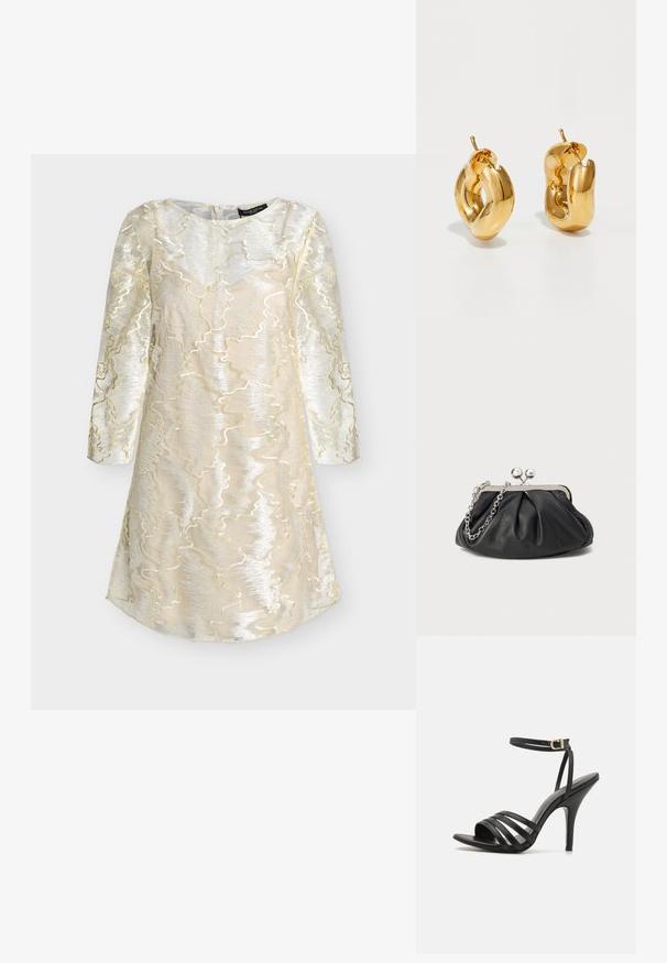 Robe longue crème et argentée à manches longues avec un motif métallique ondulé texturé et un col rond, conçue pour des occasions formelles.; Sandales à talons hauts noires avec des lanières, une fine sangle à la cheville, un bout ouvert et une finition lisse. Présente un talon élancé et un design de lanières texturées.; Porte-monnaie en cuir noir avec texture froncée, cadre en métal argenté, fermeture à verrouillage kiss-lock et bandoulière en chaîne. Surface lisse et douce.; Boucles d'oreilles créoles en or massif avec un design tubulaire légèrement tordu et des fermoirs à tige sur un fond blanc.