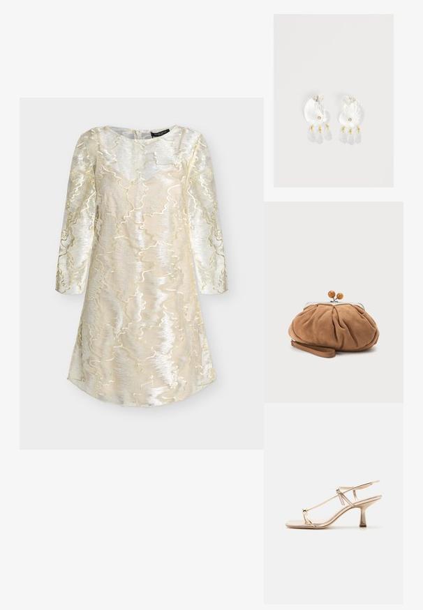 Robe longue crème et argentée à manches longues avec un motif métallique ondulé texturé et un col rond, conçue pour des occasions formelles.; Sandale dorée à lanières avec petit talon kitten, bride de cheville réglable et boucle pour l'orteil sur fond clair uni.; Petit sac pochette en daim marron doux avec tissu froncé, fermoir métallique, accents de perles en bois et bracelet pour poignet sur fond blanc.; Boucles d'oreilles en résine transparente en forme de coquillage avec de petits accents dorés et trois breloques translucides en forme de goutte pendantes sur chaque boucle d'oreille.