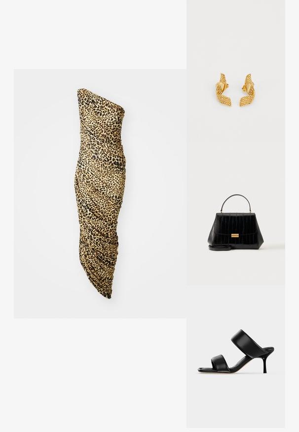 Eén-schouder jurk gemaakt van zachte stof met een luipaardprint in tan, zwart en bruin, met gerimpelde details aan één zijde.; Zwarte leren mule sandaal met twee brede banden en een slanke, middelhoog stilettohak op een effen lichte achtergrond.; Zwarte leren handtas met bovenhandvat, gouden sluiting en afneembare schouderriem op een effen lichte achtergrond.; Gouden oorbellen met een twisted leaf ontwerp, versierd met kleine fonkelende stenen, en met een stekerbevestiging.