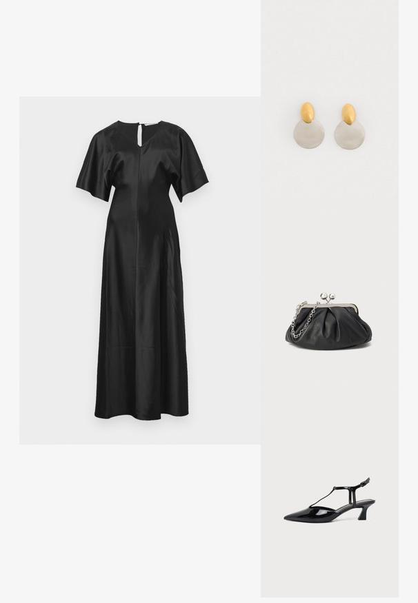 Zwarte satijnen jurk met een relaxte silhouet, korte vliegermouwen en een keyhole-opening op de rug; heeft een gladde, glanzende textuur.; Zwarte pumps van lakleer met spits toelopende neus, T-strap en lage schuine blokhak op witte achtergrond.; Zwarte leren clutch met geplooide textuur, zilverkleurig metalen frame, drukknopsluiting en kettingriem. Glad, zacht oppervlak.; Gouden en zilveren metalen oorbellen met een ronde schijfbasis en een ovale bovenstuk, gladde textuur en gepolijste afwerking.