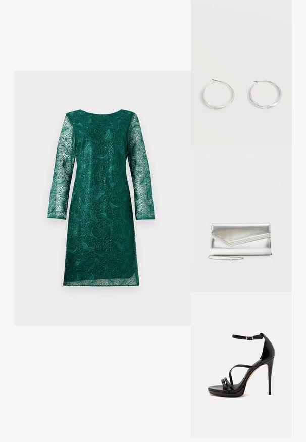 Vestido verde de encaje con mangas largas y un escote redondeado. Presenta intrincados patrones florales y un corte ligeramente holgado.; Sandalia negra de tacón alto con tiras finas, una correa en el tobillo con una pequeña hebilla dorada y tacón de aguja sobre un fondo blanco.; Bolso clutch plateado brillante con solapa de estilo sobre y adorno decorativo, pequeña correa de cadena plateada, sobre fondo liso claro.; Pendientes de aro de metal plateado con superficie lisa y ligeramente curvada y cierre de tipo mosquetón sobre un fondo blanco liso.