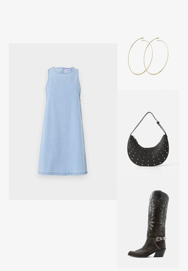 Lichtblauwe denim mouwloze jurk met een ronde halslijn. Kenmerkt zich door zijnaaddetails en een A-lijn silhouet. Sluiting met een ritssluiting aan de achterkant.; Zwarte leren cowboylaars met decoratieve uitsnijdingen, zilveren gesp en schuine hak, weergegeven op een witte achtergrond.; Zwarte leren handtas met een gebogen vorm, versierd met zilveren studs, voorzien van een ritssluiting en een enkele verstelbare schouderband.; Pilgrim Oorbellen - gold-coloured