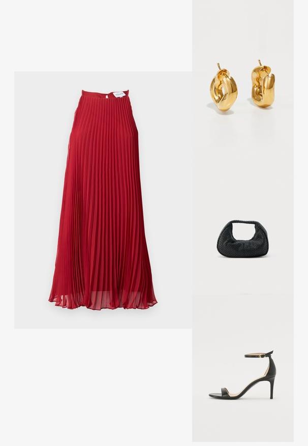 Vestido rojo con pliegues, de escote alto y cierre de cremallera en la parte posterior. Fabricado con un tejido ligero y de textura fluida y suave.; Sándalo de tacón alto de piel negra con tiras en el tobillo. Presenta una textura suave, puntera abierta y un tacón delgado. Detalles de hebilla en tono dorado.; Bolso hobo tejido negro con estructura suave y asa integrada, exhibido sobre un fondo liso y claro.; Pendientes de aro grueso en oro con un diseño tubular ligeramente retorcido y cierre de presión, sobre un fondo blanco.