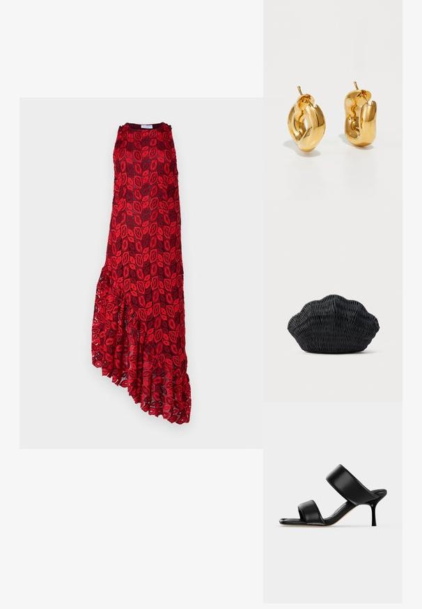 Hofmann Copenhagen ASHLEY - Vestido de cóctel - kiss me red; Sandalia mule de cuero negro con dos tiras anchas y un tacón de aguja delgado de altura media sobre un fondo claro y sencillo.; Bolso de mimbre negro con forma de concha de vieira con parte superior curva y textura tejida sobre un fondo liso.; Pendientes de aro grueso en oro con un diseño tubular ligeramente retorcido y cierre de presión, sobre un fondo blanco.