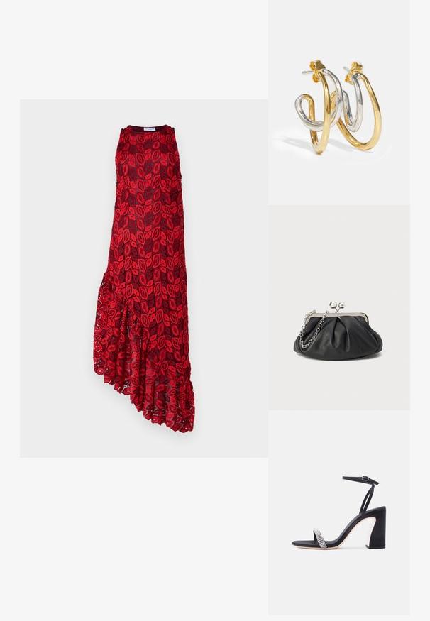 Hofmann Copenhagen ASHLEY - Vestido de cóctel - kiss me red; Sandalia negra de tacón alto con correa en el tobillo y tira de strass brillante en los dedos, sobre fondo blanco.; Clutch de cuero negro con textura arrugada, marco de metal en tono plateado, cierre de beso y cadena para colgar. Superficie suave y lisa.; Pendientes de aro entrelazados en oro y plata con acabados suaves y brillantes; cuentan con un cierre de presión para un uso seguro.