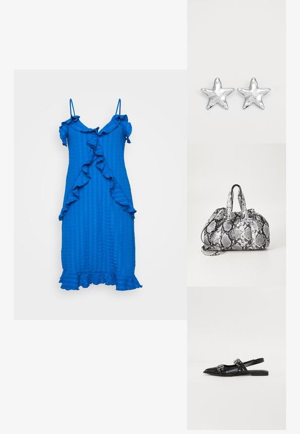 Blauw, gestructureerd jurkje met een gerimpeld accent, dunne bandjes en een knie-lange zoom. Heeft een golvend patroon langs de voorkant en de onderste randen.; Even&Odd Slingback ballerina´s - black; Zwart-wit handtas met slangenhuidpatroon, voorzien van twee handvaten, een trekkoordsluiting en een afneembare schouderriem. Hanteert een gladde textuur.; Zilveren stervormige oorbellen met een gepolijste, glanzende afwerking. Elke oorbel heeft vijf punten en subtiele textuurdetails op het oppervlak.