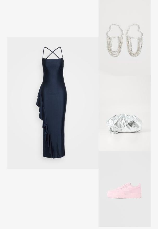 Marineblå satin kjole med tynde krydsede stropper, asymmetrisk flæsedetalje på siden, tætsiddende silhuet og knælang nederste kant.; Pink Nike Air Force 1-sneakers med en tekstureret overdel, rund tå, klassisk snørelukning og forstærket gummisål.; Metallisk sølv clutch taske med en blød, samlet krop og en tynd skulderrem. Har en glat, skinnende overflade og rund form.; Sølv hoops i hjerteform, prydet med hængende strenge af klare rhinsten for ekstra glans og struktur.