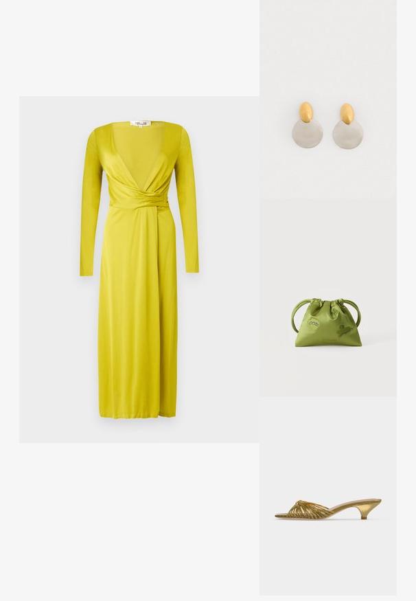 Robe portefeuille jaune à manches longues avec un profond décolleté en V et un détail froncé à la taille, présentée sur un fond gris clair uni.; Mule dorée à bout ouvert avec lanières, petit talon kitten et design noué sur fond blanc uni.; Sac à main vert à cordon avec deux poignées, décoré de formes abstraites bleues et vertes brodées, sur un fond blanc uni.; Boucles d'oreilles en métal doré et argenté avec une base en disque rond et une pièce supérieure ovale, texture lisse et finition polie.