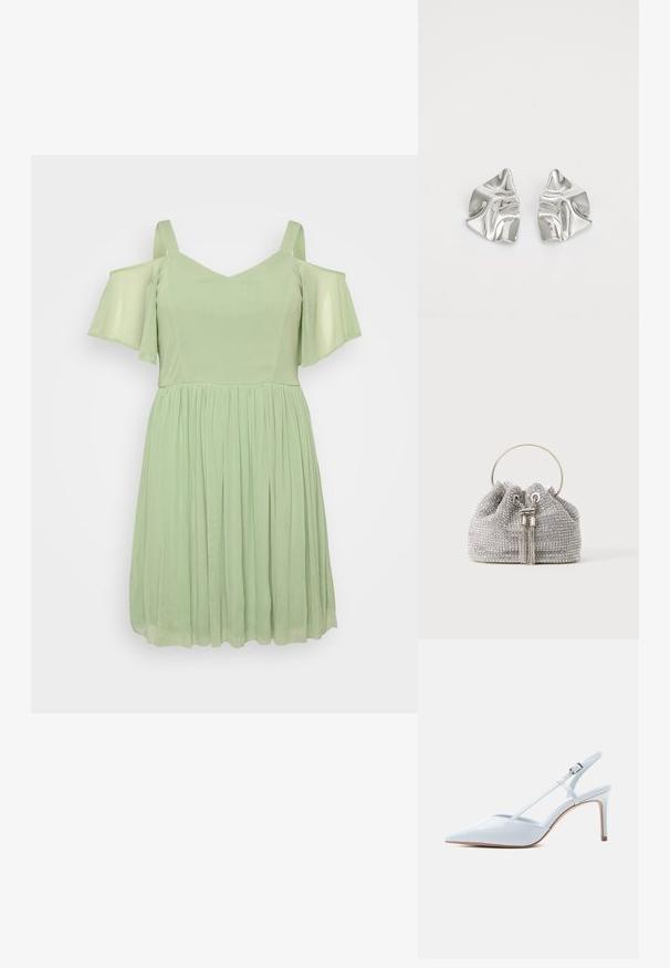 Lysegrøn kjole med off-shoulder ærmer, V-hals og samlet skørt. Lavet af blødt, flydende materiale med en glat tekstur.; Hvid laklæder spids tå slingback-sko med tynd rem og mellemhøj stiletthæl på en neutral baggrund.; Lille sølv aften taske dækket med gnistrende rhinsten med et rundt metalhåndtag og to dekorative kvaster foran.; Sølvmetal øreringe med et bølgende, skulpturelt design, der har en poleret overflade og uregelmæssige former, hvilket fremhæver en moderne æstetik.