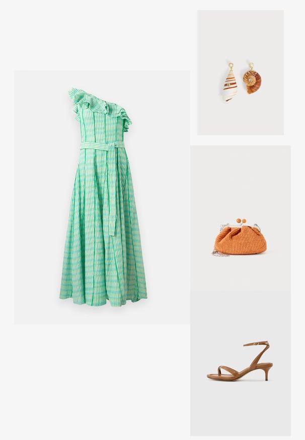 Eén-schouder groene jurk met golvende ruffles, verticale strepen in verschillende tinten groen en blauw, en een bijpassende riem in de taille.; Bruine leren sandaal met bandjes, een lage kittenhak en een enkelriempje met een kleine gesp, zijaanzicht tegen een effen achtergrond.; Kleine oranje geweven clutch met zilverkleurig metalen frame, ronde sluiting en een zilveren kettingriem op een witte achtergrond.; Asymmetrische oorbellen met schelpenhangers, gouden studs met pareltoppen en kleine ingelegde heldere edelstenen op elke schelp.